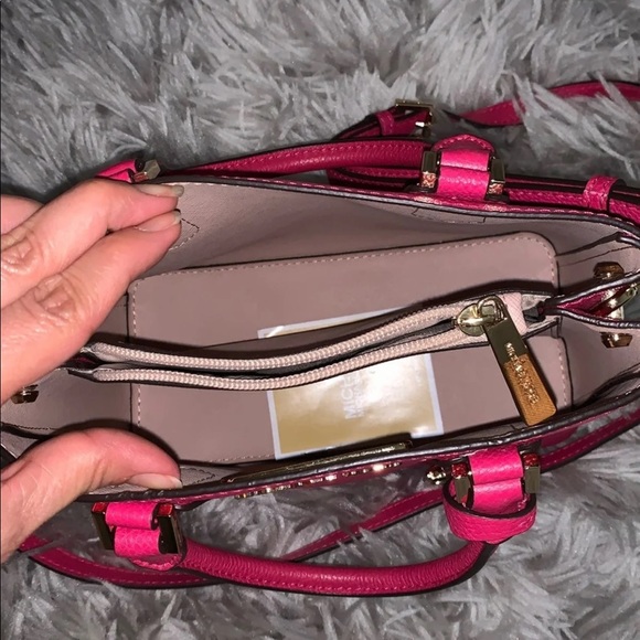 ❌SOLD ❌Michael Kors Bag and Wallet 🌺 - Picture 4 of 9